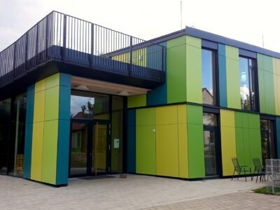 Außenansicht Montessori Mittelschule Kösching